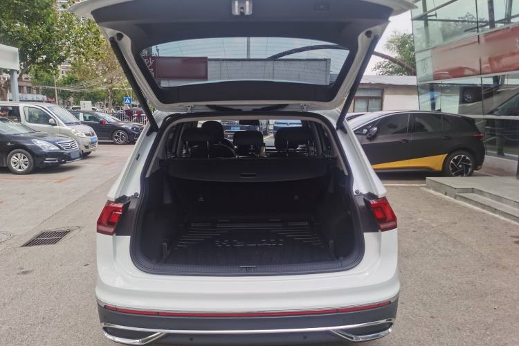 Used Volkswagen Tiguan L 2024 300TSI Automatic Two-Wheel Drive Smart Edition
