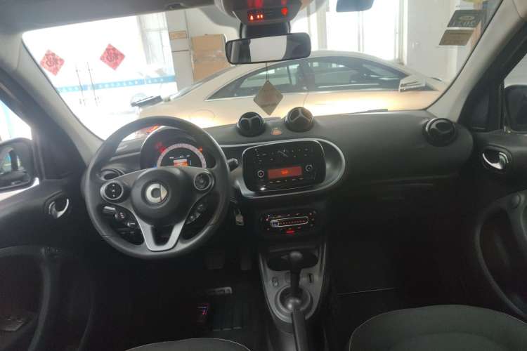 Used  forfour 2016 1.0L 52 kW Passion Edition
