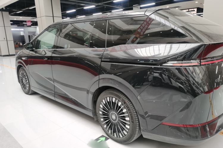 Used XPeng X9 2025 740 Ultra-Long Range Max
