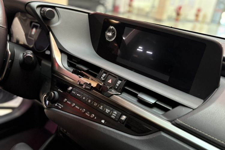 Used Lexus ES 2018 300h Premier Edition China VI Standard
