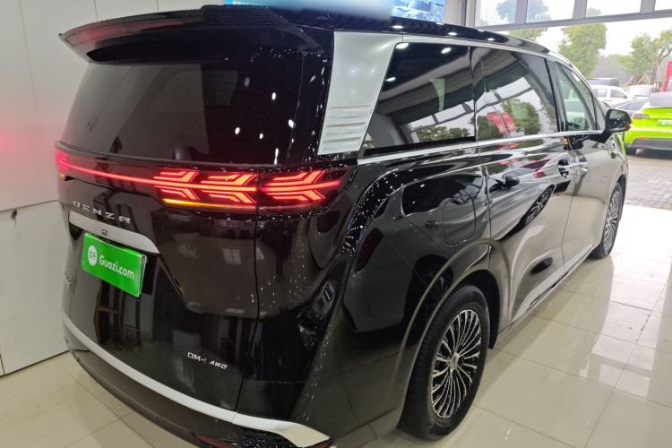 Used Denza D9 2025 DM-i Intelligent Drive 1020 Four-Wheel Drive Prestige Model
