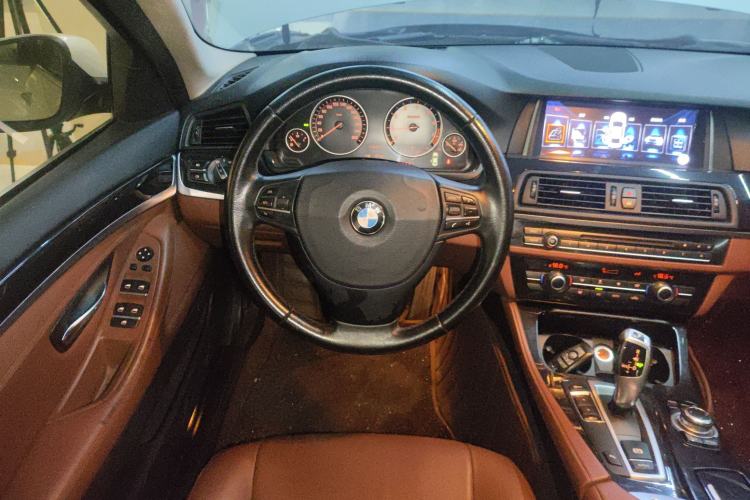 Used BMW 5 Series 2014 520Li Elegant Model
