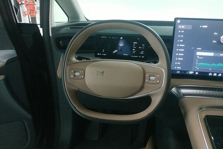 Used XPeng X9 2025 740 Ultra-Long Range Max
