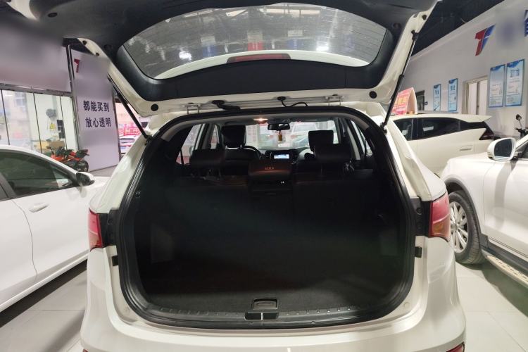 Used Hyundai Santa Fe 2015 2.4L Automatic Two-Wheel Drive Smart Version 5 Seats
