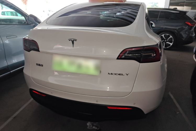 Used Tesla Model Y 2022 Long-Range All-Wheel-Drive Version
