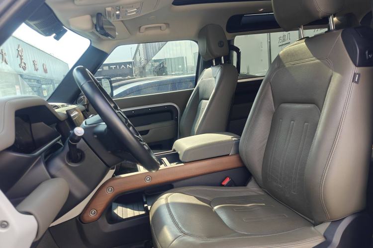 Used Land Rover Defender 2022 90 2.0T P300 SE
