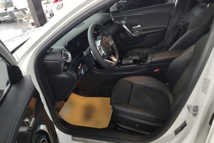 Used Mercedes-Benz A-Class 2022 Revised Version A 200 L Sport Sedan Fashionable Style