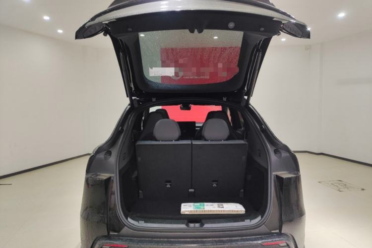 Used Tesla Model Y L 2025 Long-Range All-Wheel-Drive Version