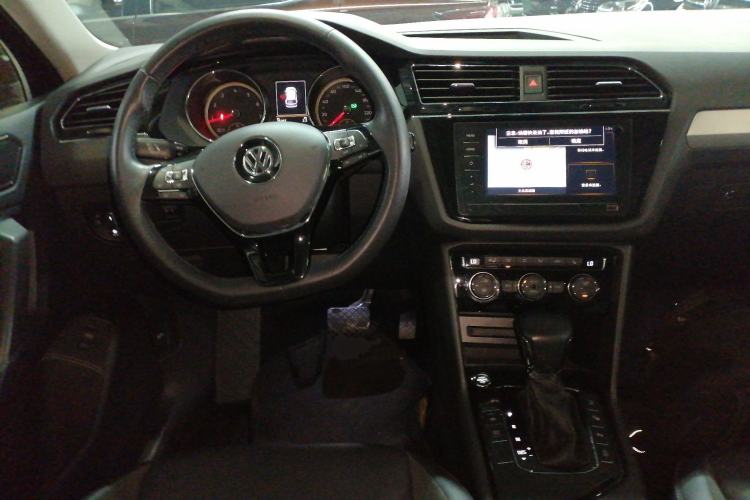 Used Volkswagen Tiguan L 2019 Revised 330TSI Automatic Two-Wheel Drive Smart & Luxury Edition China VI Standard
