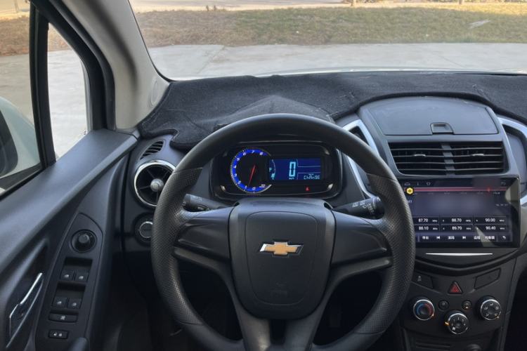 Used Chevrolet Trax 2016 1.4T Manual Two-Wheel Drive Comfort Version with Sunroof
