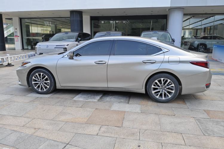 Used Lexus ES 2023 200 Excellence Edition
