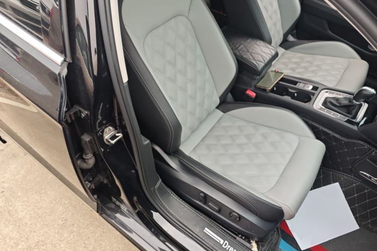 Used Volkswagen Magotan 2023 2 Million Units Limited Edition 330TSI DSG Leading Version
