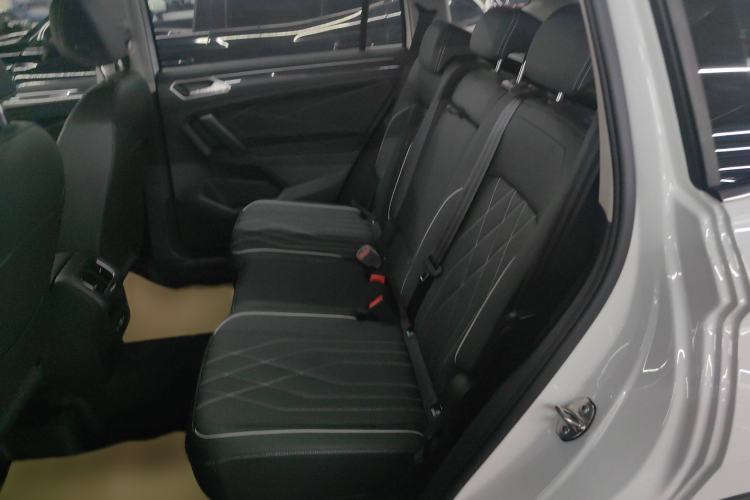 Used Volkswagen Tiguan L 2024 Outstanding Model 330TSI Automatic Two-Wheel Drive R-Line Dragon Glory Edition
