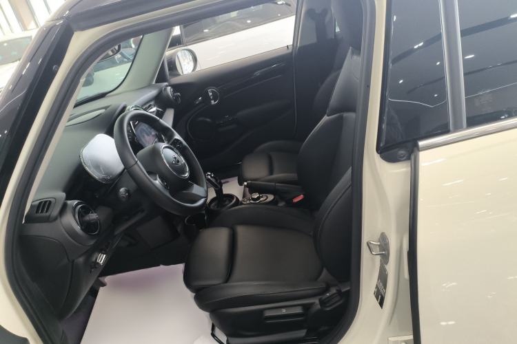 Used  MINI 2022 Updated 1.5T COOPER Classic Edition Five-Door Version
