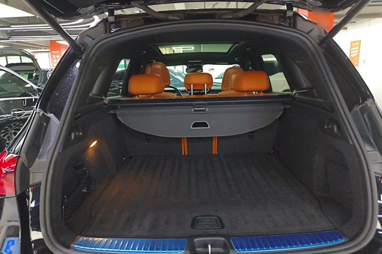 Used Mercedes-Benz GLC 2023 Facelift GLC 260 L 4MATIC Luxury Version 5 Seats
