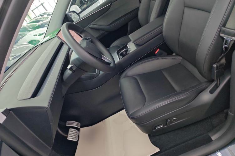 Used Tesla Model Y 2025 Rear-Wheel-Drive Version