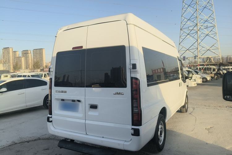 Used JMC Fushun 2025 2.0T 8AT Diesel Mid-Roof Mid-Height Commercial Multi-Purpose 7-Seater Passenger Vehicle
