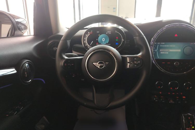 Used  MINI 2022 Updated 1.5T COOPER Classic Edition Five-Door Version
