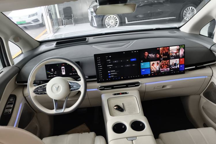 Used VOYAH Dream 2025 PHEV Four-Wheel Drive Prestige Kunpeng Edition