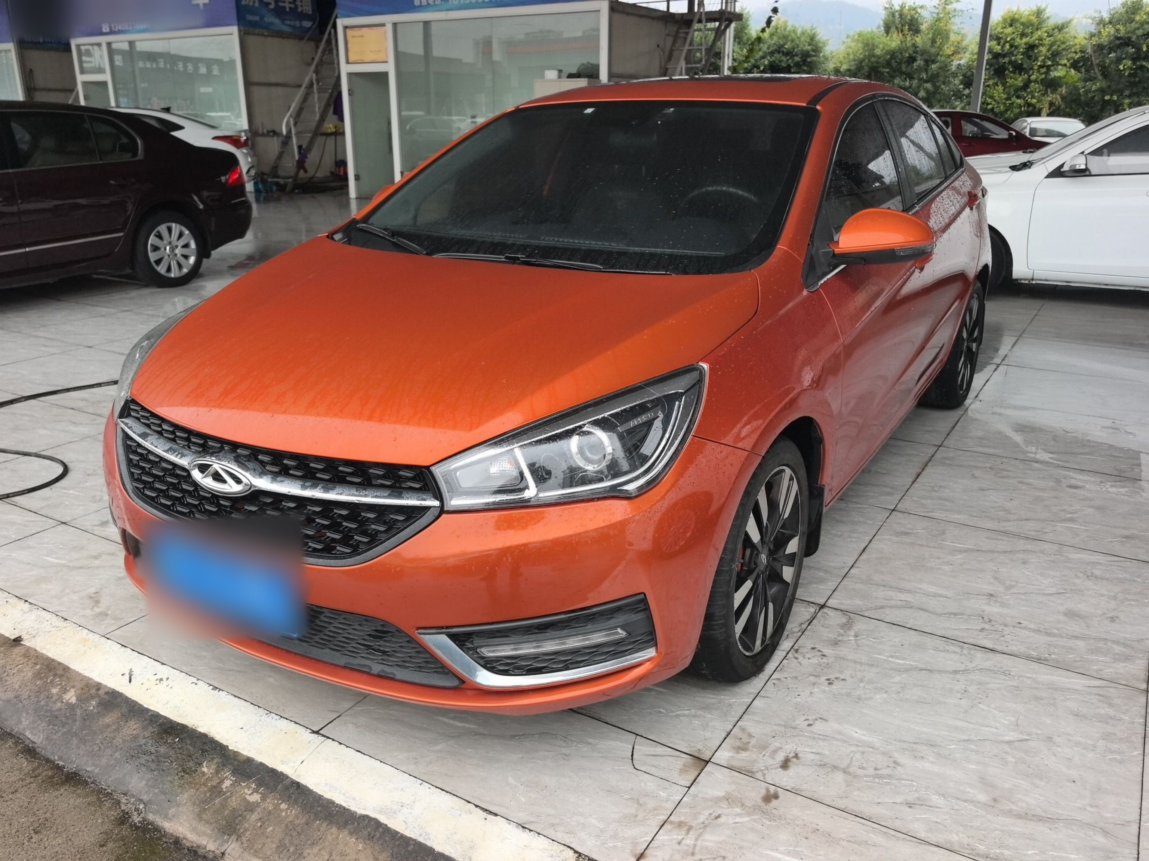 Под передней частью автомобиля