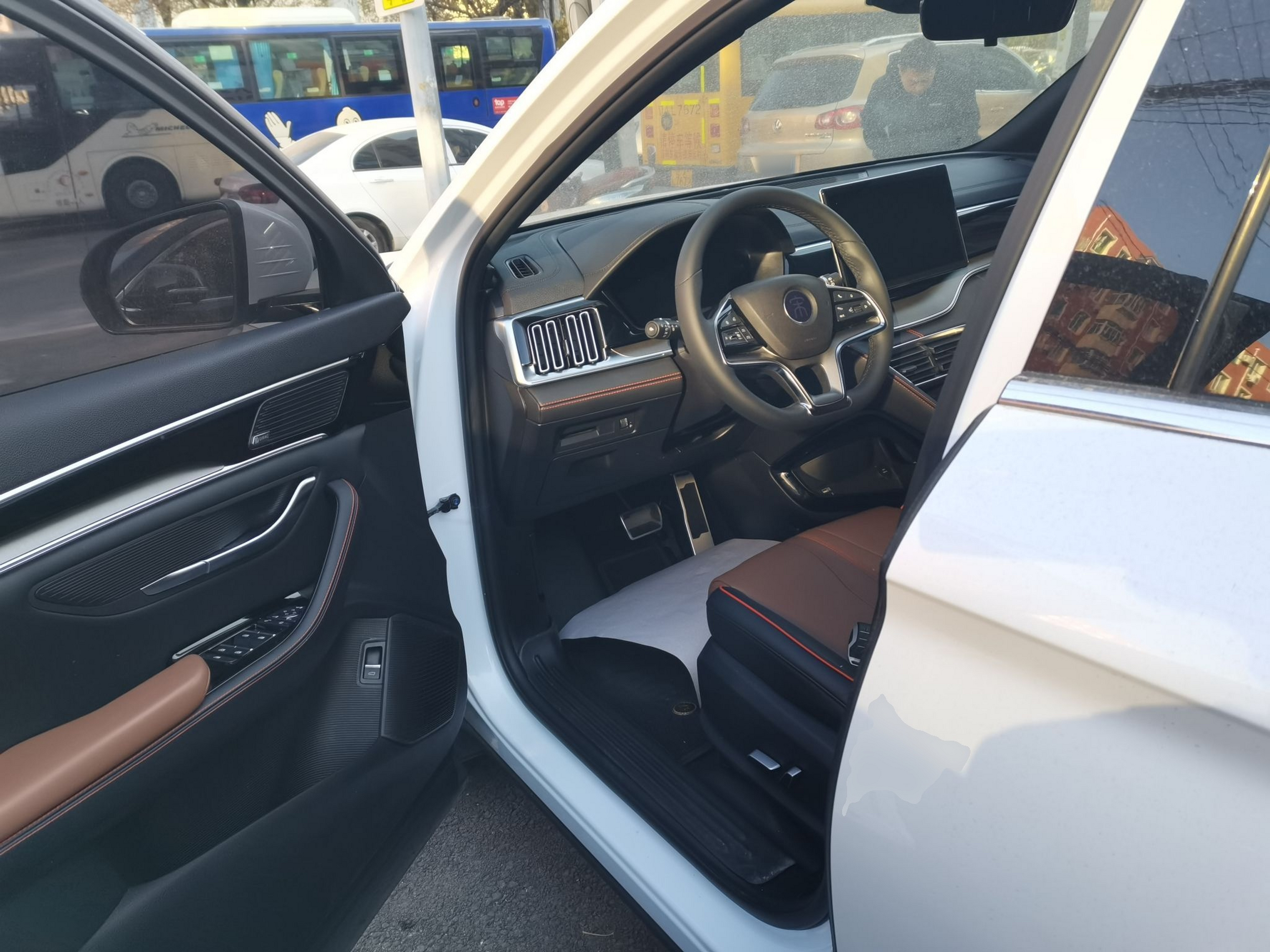 Переднее сиденье в автомобиле