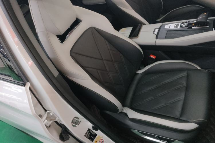 Used Changan CS75 PLUS 2023 3rd Generation 1.5T Automatic Prestige Model
