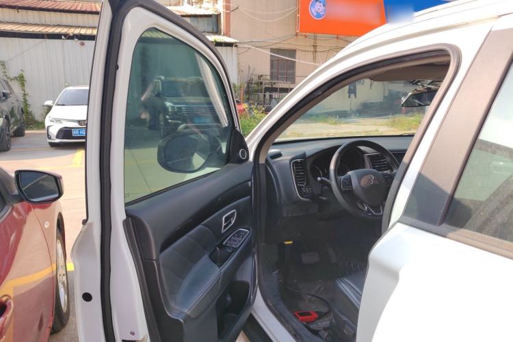 Used Mitsubishi Outlander 2019 2.0L Two-Wheel Drive Comfort Edition 5 Seats China VI Standard
