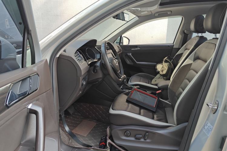 Used Volkswagen Tiguan L 2017 330TSI Automatic Two-Wheel Drive Luxury Edition
