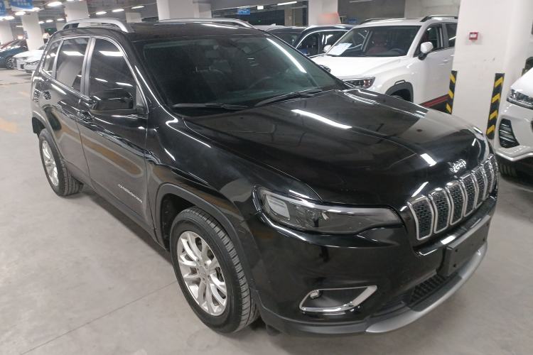 Used  Cherokee 2019 2.0T Two-Wheel Drive Smart Enjoyment Version China VI
