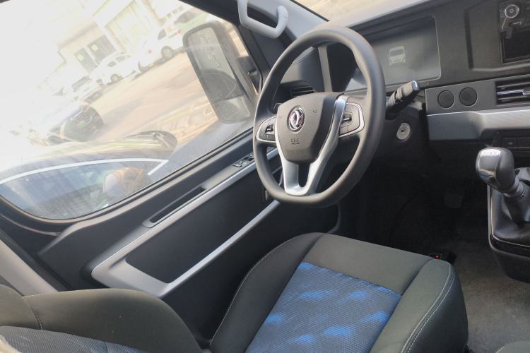 Used  Yufeng 2023 V9+ 2.0T Manual Front-Drive Multi-Function Mid-Roof High-Roof 7/8/9-Seater