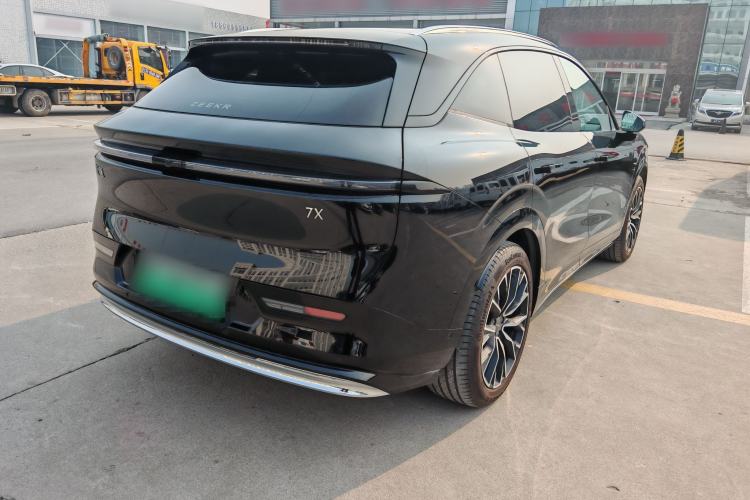 Used Zeekr 7X 2025 100 kWh Long-Range Rear-Wheel Drive with Intelligent Driving Features
