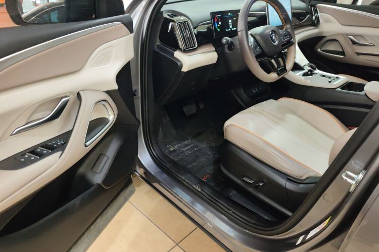 Used BYD Song Pro New Energy 2023 Champion Edition DM-i 71KM Navigation Model
