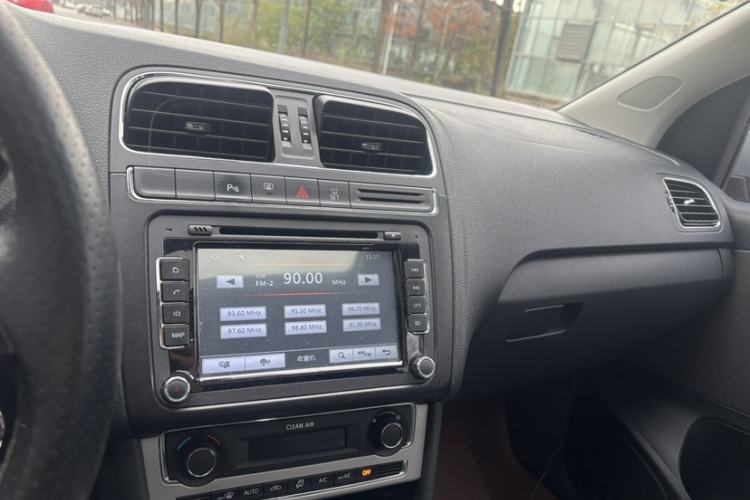 Used Volkswagen Polo 2016 1.6L Cross Polo Automatic
