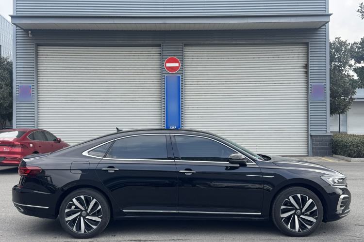 Used Volkswagen Passat 2025 Premium Version 380TSI Dragon Edition
