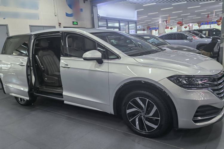 Used Volkswagen Viloran 2024 330TSI Luxury Edition
