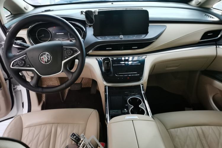 Used Buick GL8 2023 Facelifted Land Cruiser Executive Luxury Version
