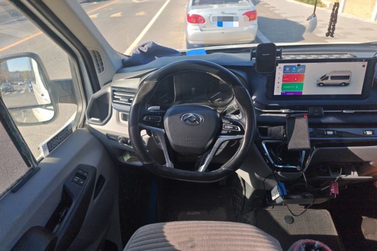 Used SAIC MAXUS Xintu V90 2024 ZhiJie 2.0T Automatic Rear-Drive Long-Wheelbase High-Roof Model with Single Rear Tire Available in 6/7-Seater Configurations