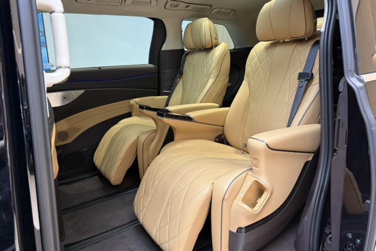 Used Denza D9 2024 DM-i 980 Four-Wheel Drive Prestige Model
