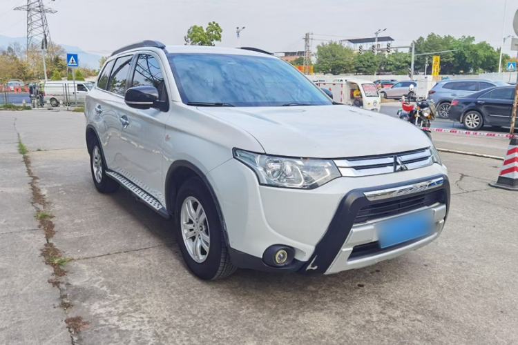 Used Mitsubishi Outlander 2014 2.0L Two-Wheel Drive Sport Value Edition 5 Seats
