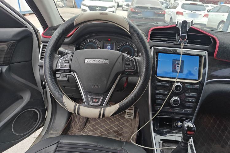 Used Haval H2 2016 Red-Label 1.5T Manual Two-Wheel Drive Luxury Model