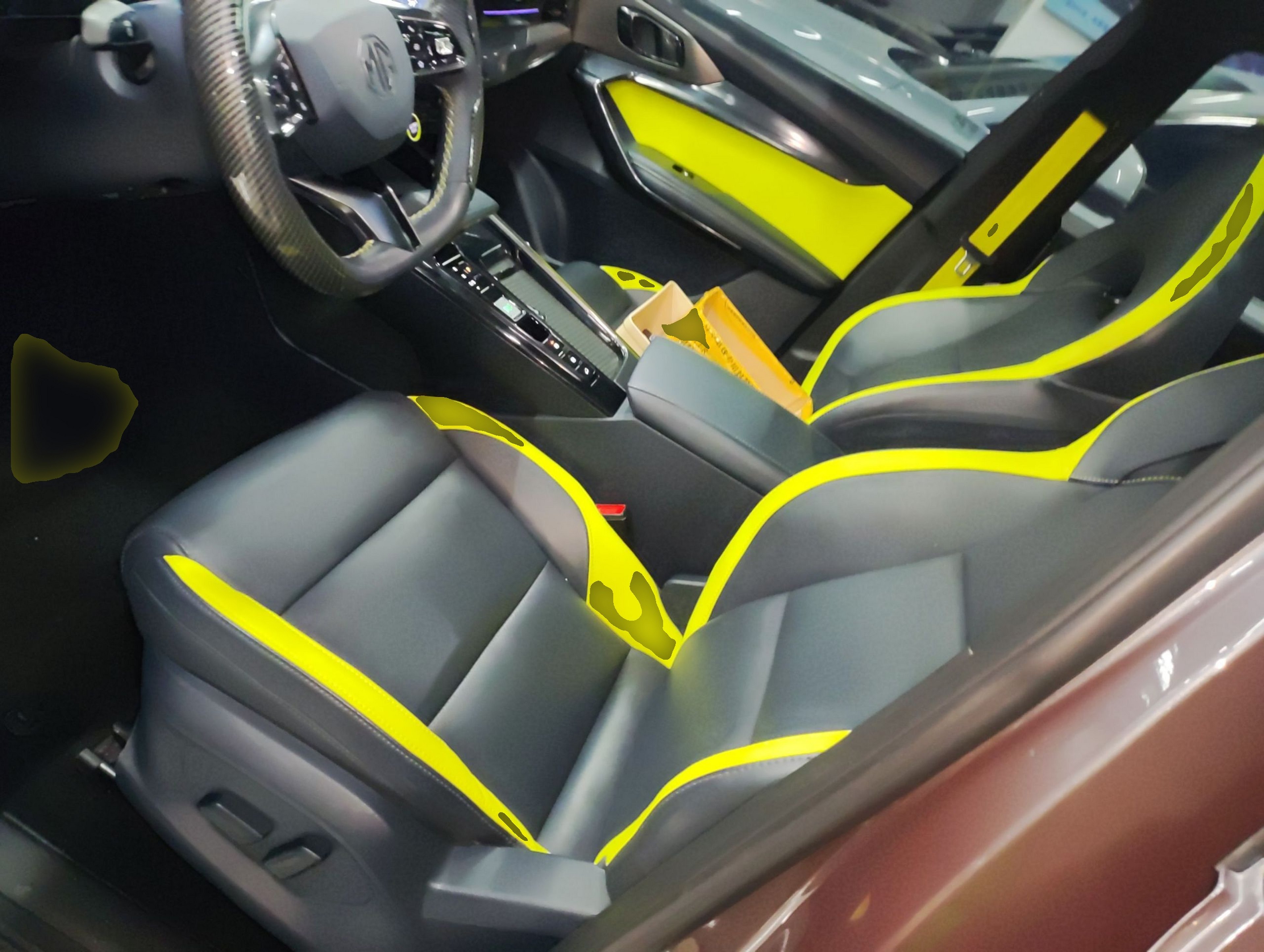 المقاعد الأمامية داخل السيارة