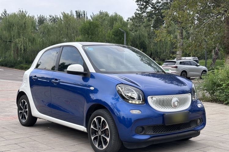 Used  forfour 2016 1.0L 52 kW Passion Edition
