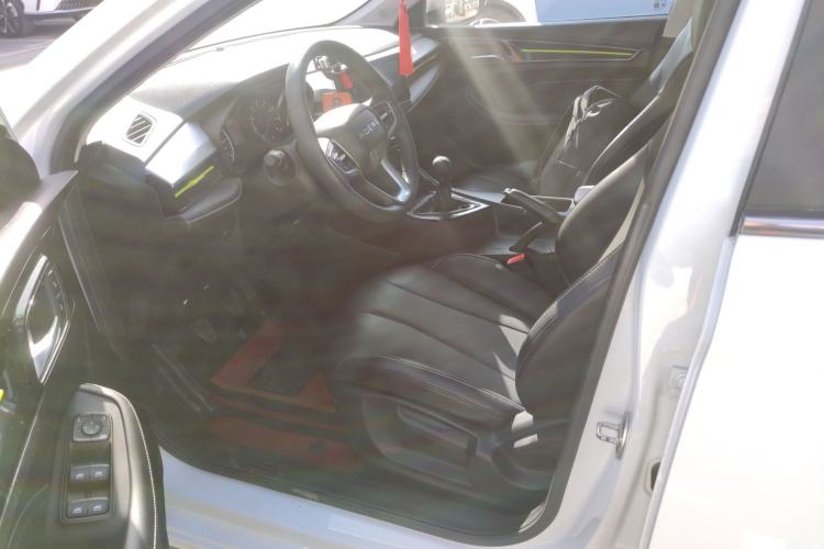 Used Roewe i5 2021 1.5L Manual Diamond Edition
