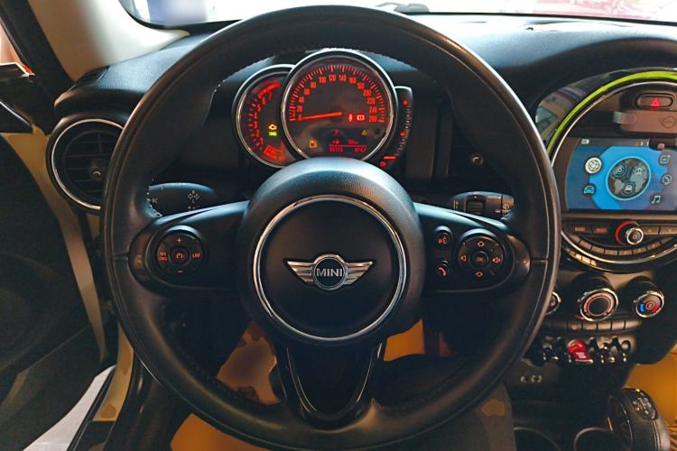 Used  MINI 2016 1.2T ONE Pioneer Edition
