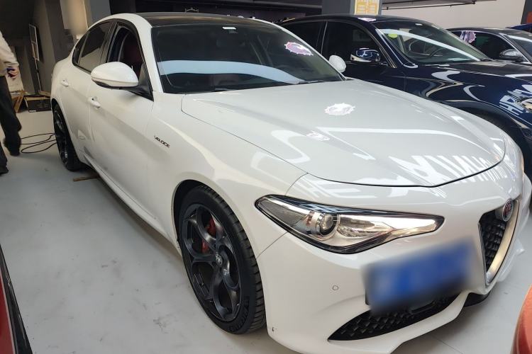 Used Alfa Romeo Giulia 2017 2.0T 280HP Luxury Sport Edition
