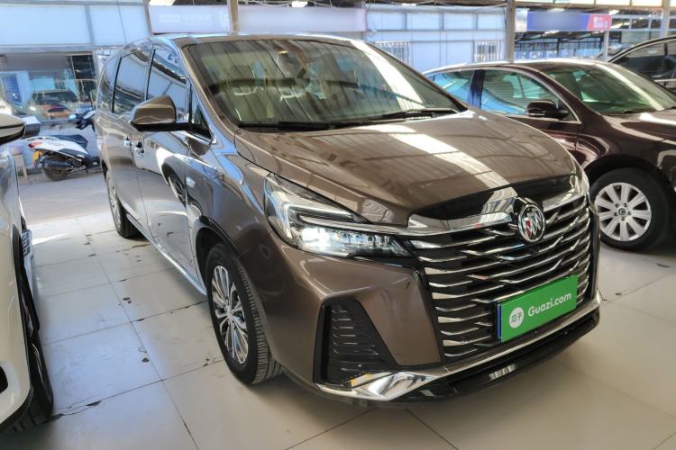 Used Buick GL8 2023 Facelifted Land Cruiser Executive Luxury Version
