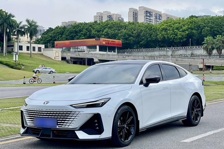 Used Changan UNI-V 2022 1.5T Smart Navigation Version