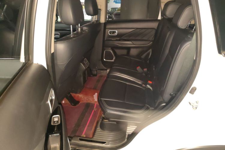 Used Mitsubishi Outlander 2019 2.0L Two-Wheel Drive Comfort Edition 5 Seats China VI Standard
