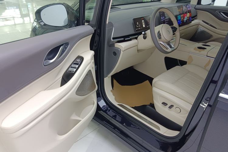 Used VOYAH Dream 2025 PHEV Four-Wheel-Drive Flagship Kunpeng Edition
