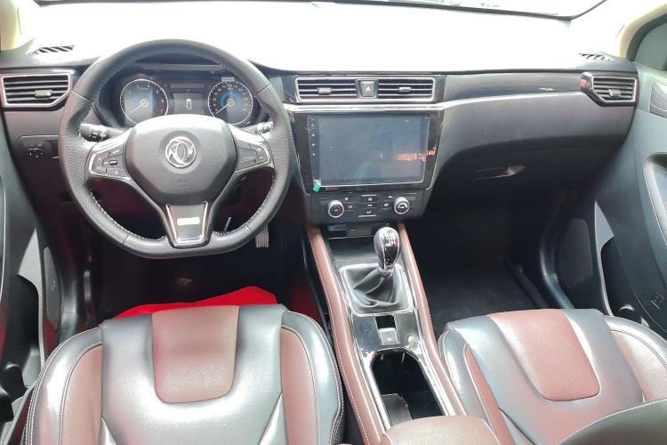 Used Dongfeng Fengon 580 2016 1.5T Manual Luxury Version
